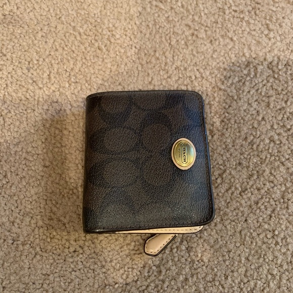 Coach Handbags - Lightly used Coach wallet